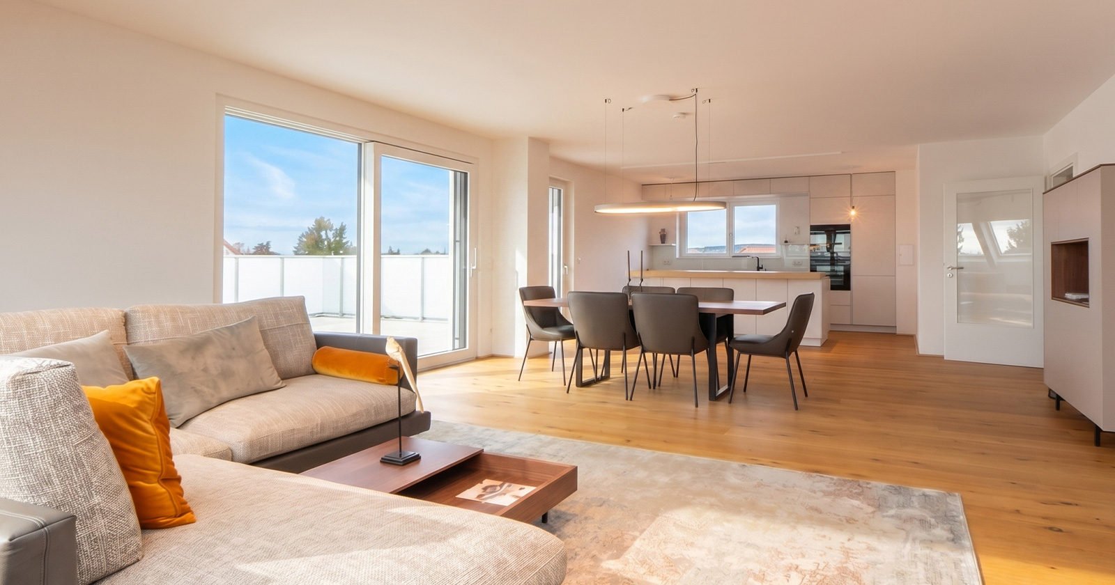 Modern eingerichtete Wohnung | Credit: Glorit Bausysteme