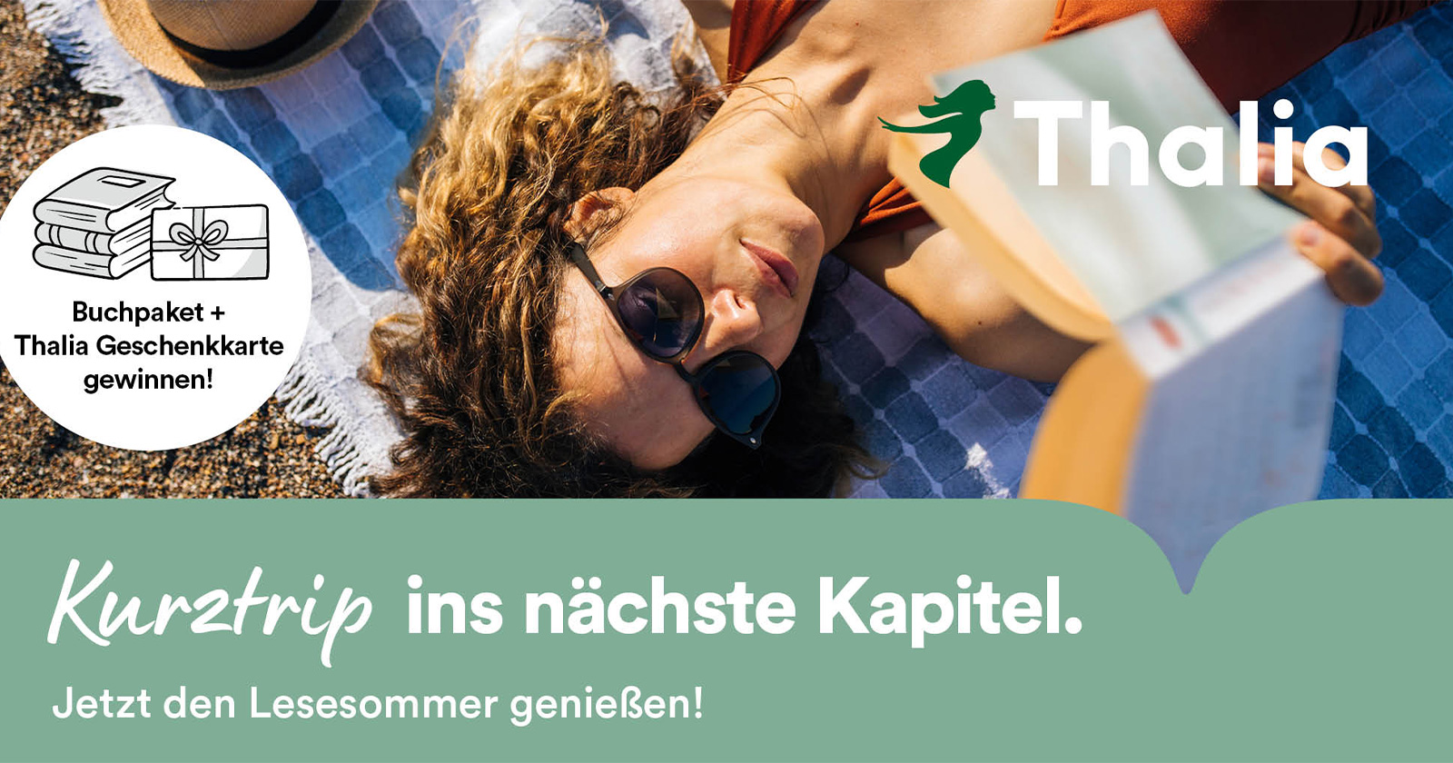 Junge Frau beim Lesen auf der Liegematte | Credit: Thalia