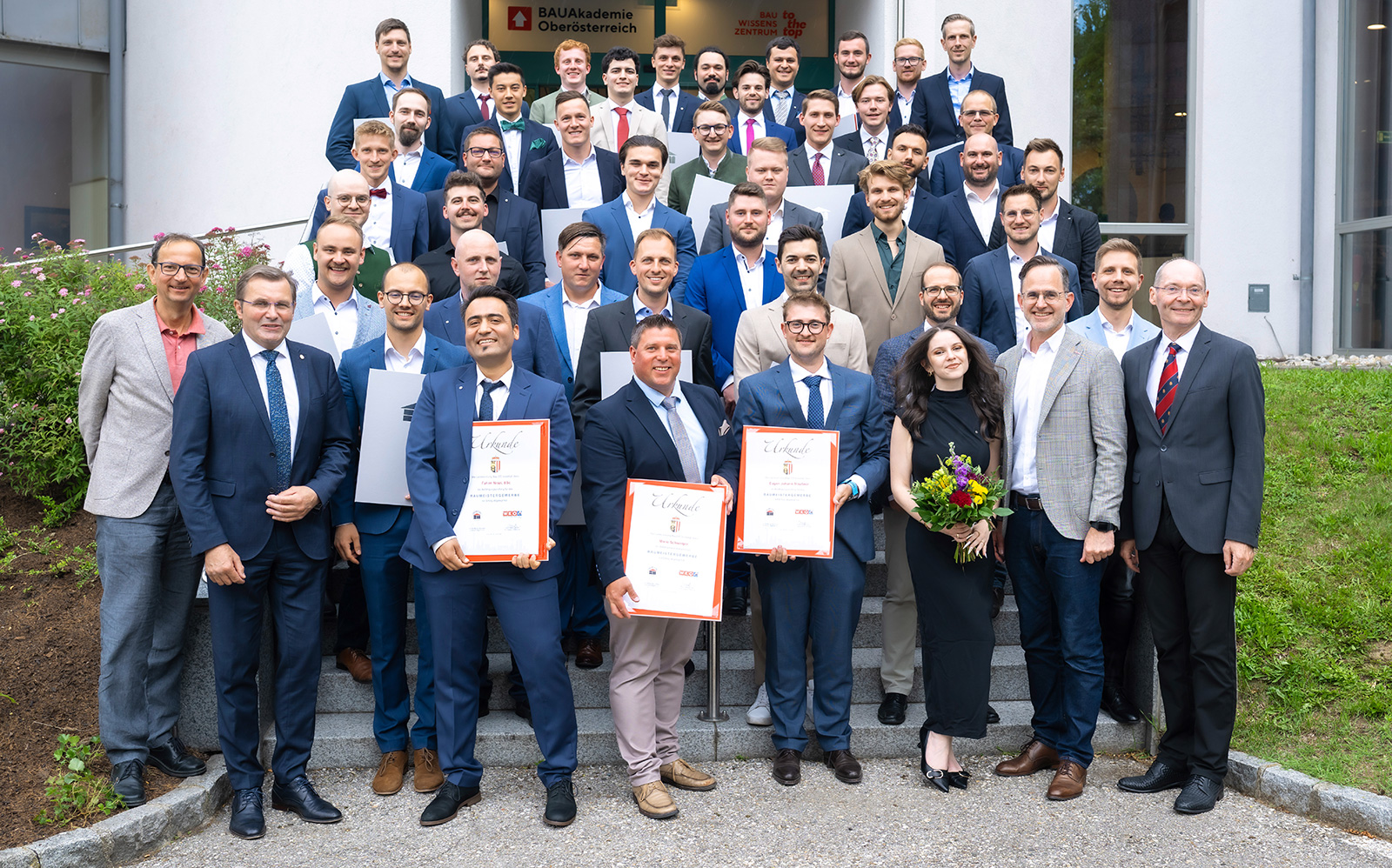 Die Absolventen des Baumeister-Lehrgangs 2026 | Credit: WKOÖ/Andreas Röbl