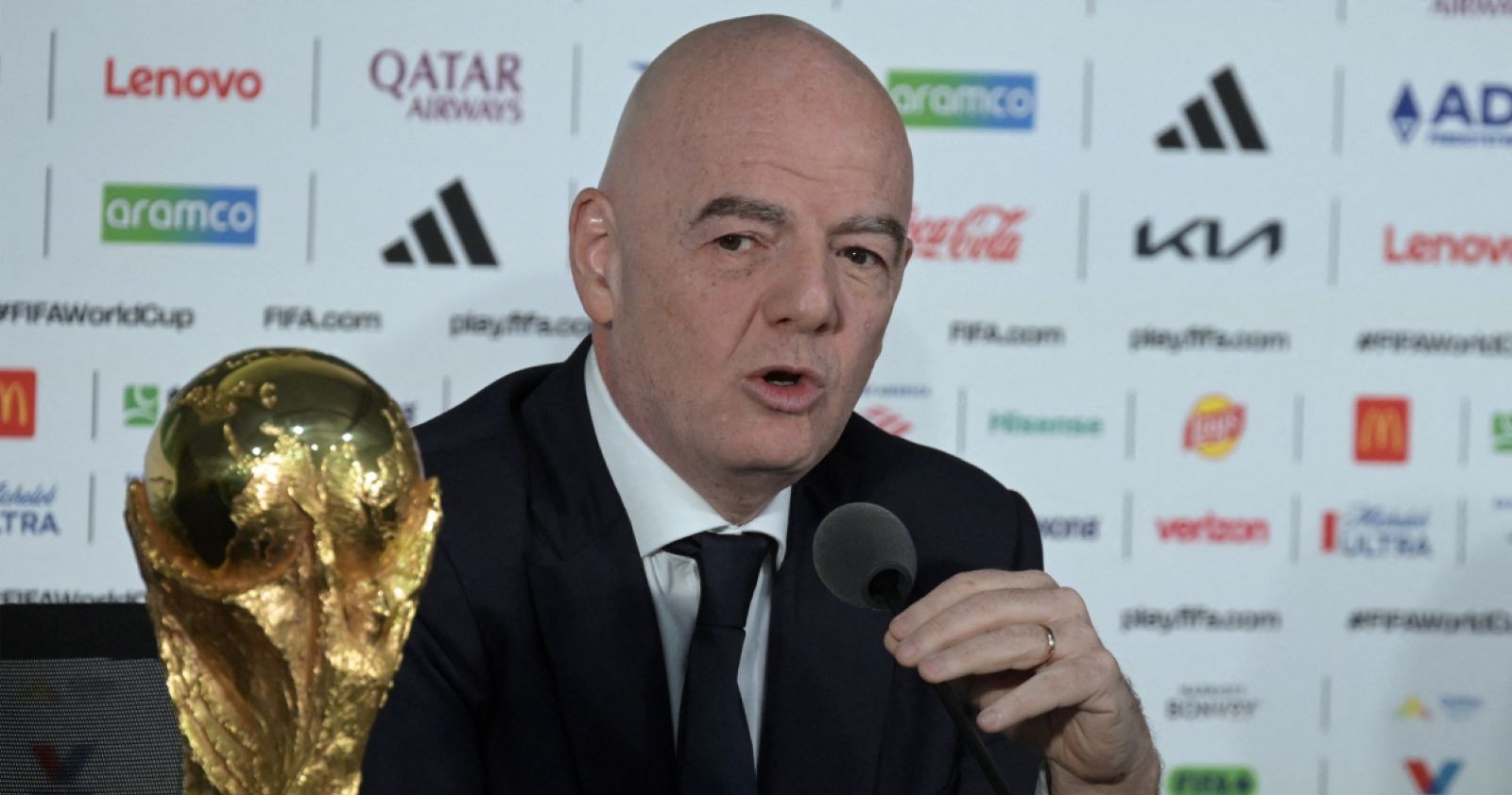 Gianni Infantino bei einer Pressekonferenz.