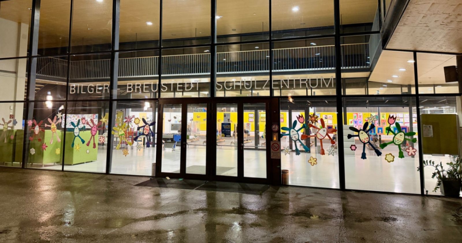 Die Schule, in der der Mord geschah.