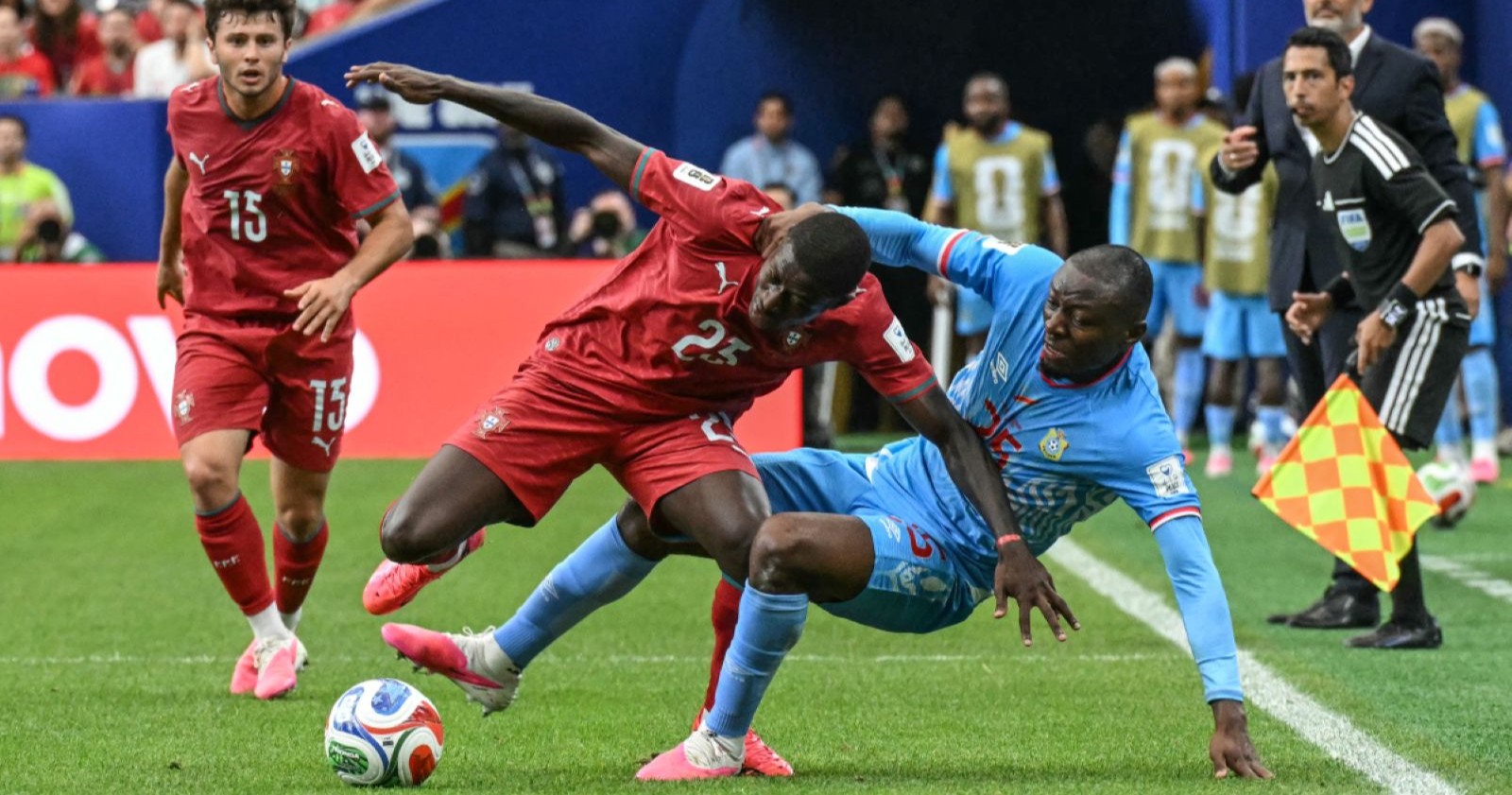 Portugal gegen DR Kongo WM-Spiel Zweikampf Szene 1:1 Unentschieden Houston