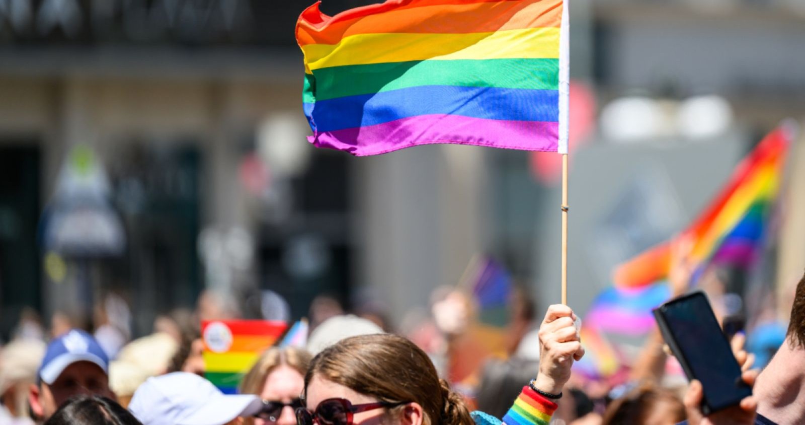 Regenbogenfahne bei der Vienna Pride.