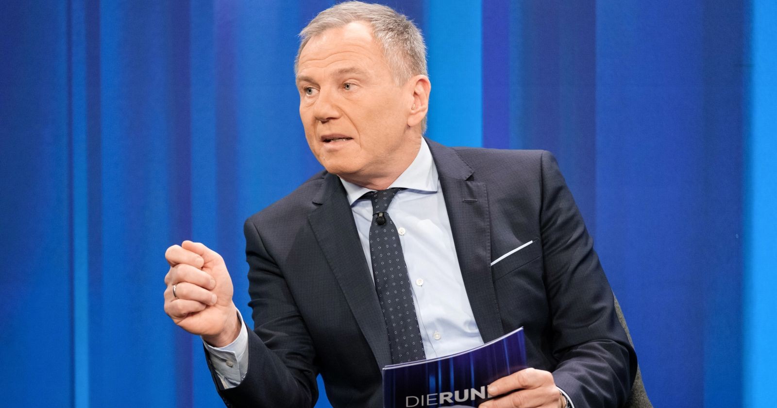 Armin Wolf im Studio, der ZiB2-Moderator hat mit scharfer Kritik an Eva Schütz für Wirbel im ORF gesorgt.