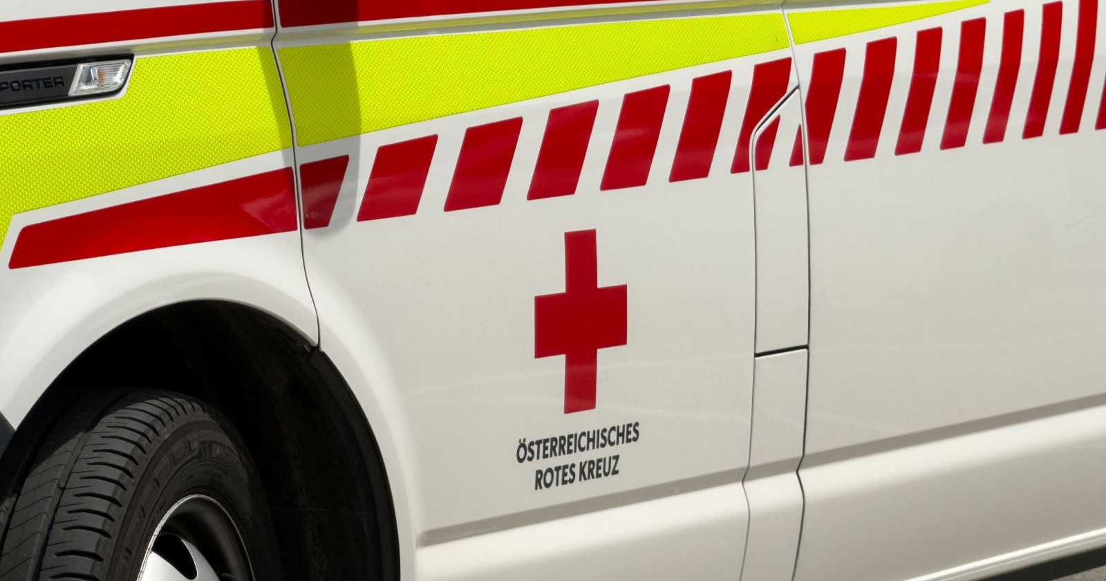 Rettungswagen des österreichischen Roten Kreuzes
