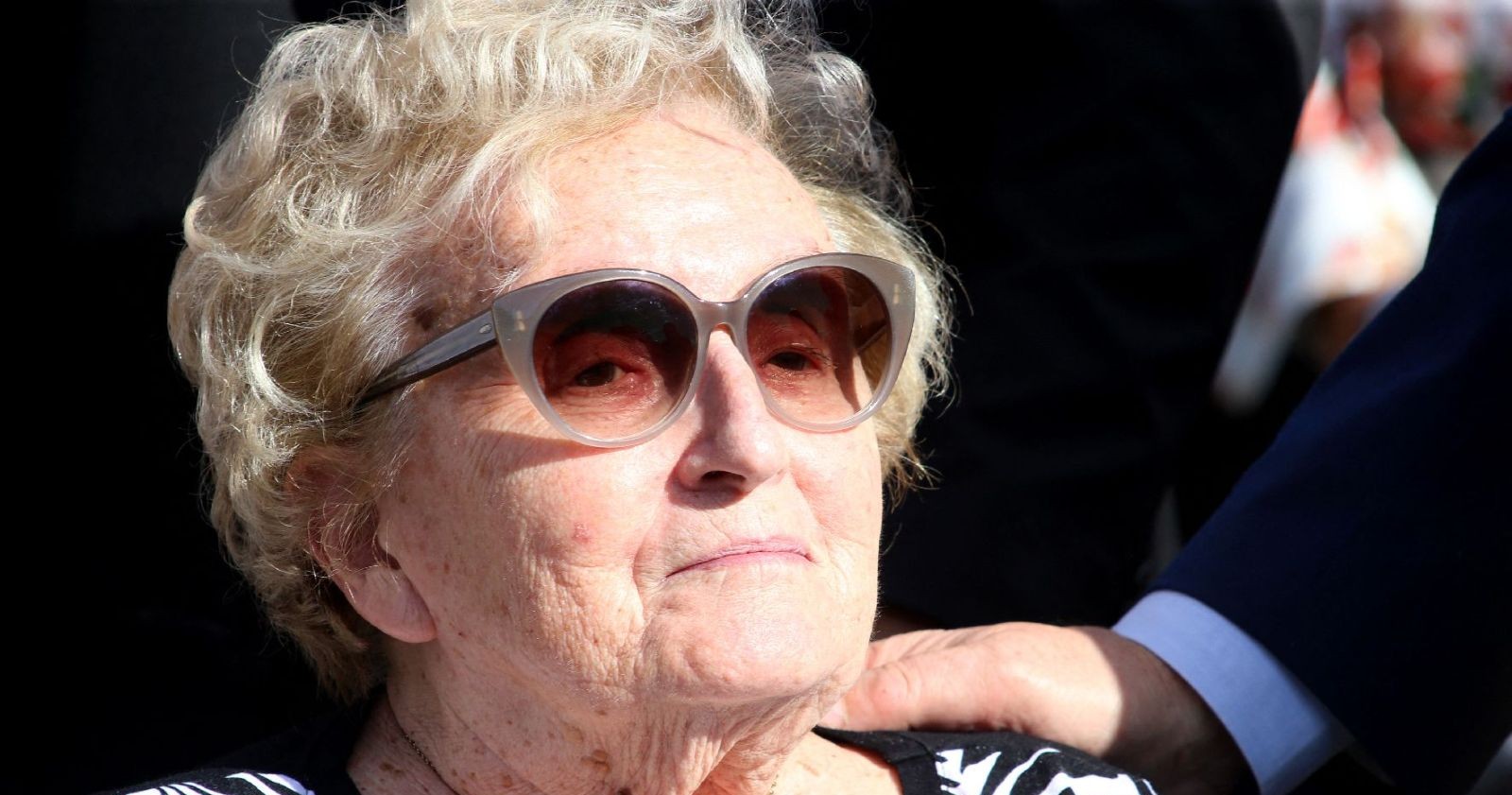 Bernadette Chirac lächelt auf einer offiziellen Veranstaltung