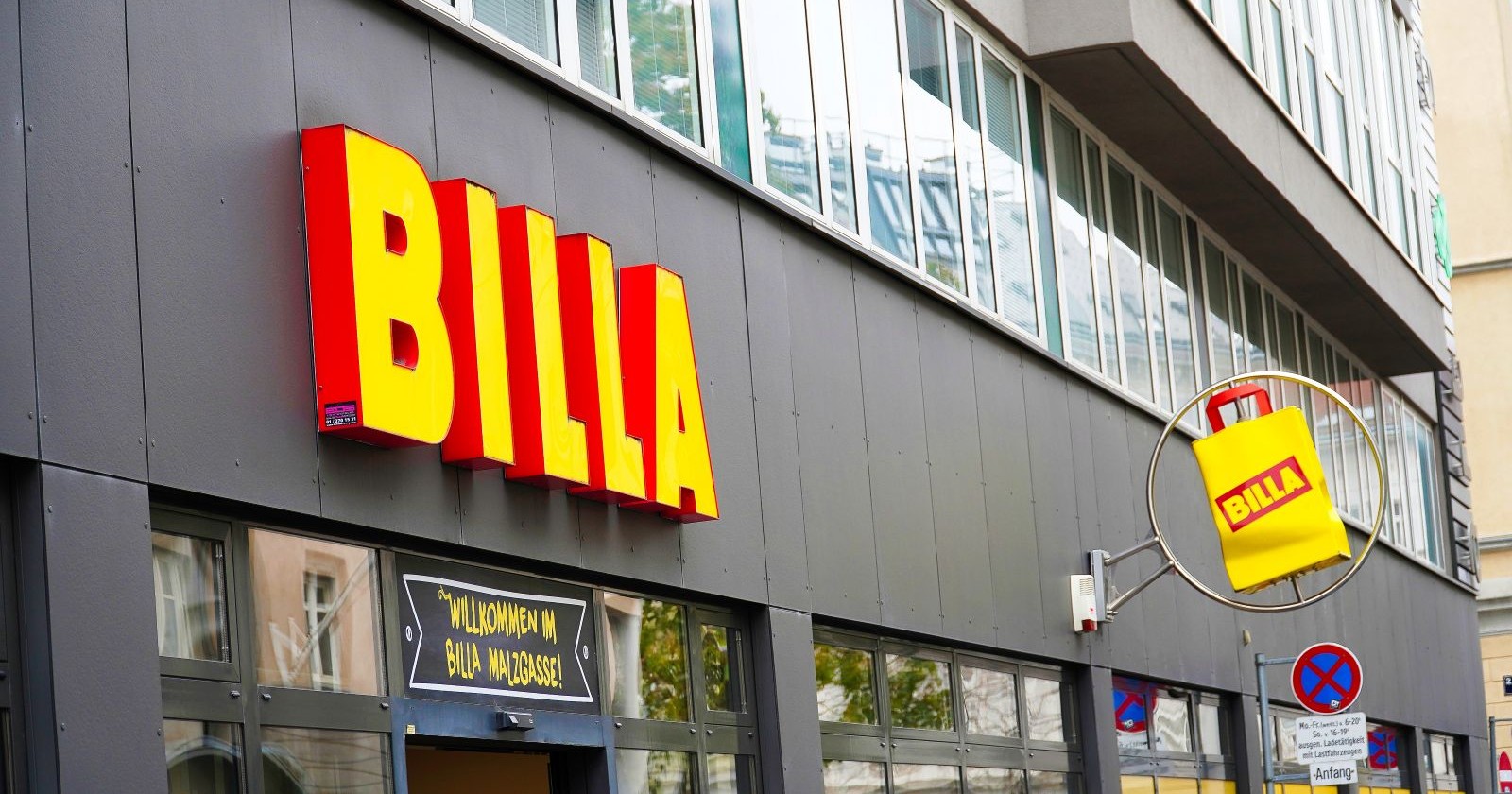 BILLA Filiale mit Logo in Österreich – Rückruf wegen verunreinigtem Kräuterprodukt