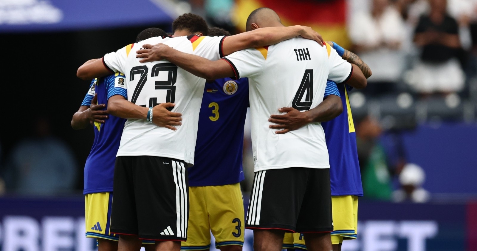 Deutschland vs. Curacao: Nach dem Spiel bildeten Spieler beider Teams einen Gebetskreis.