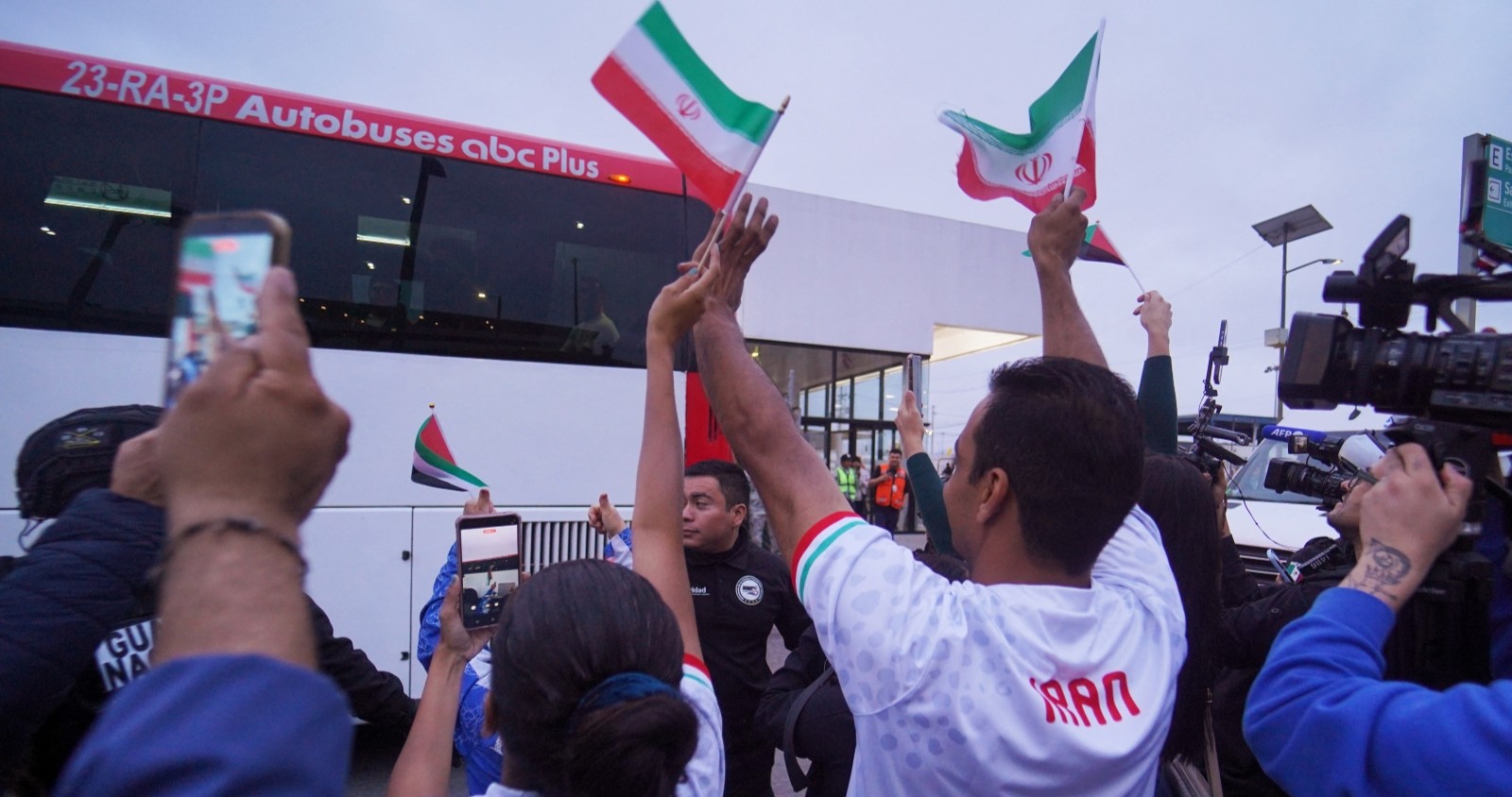 Fans verabschieden die iranische Nationalmannschaft zur WM 2026.