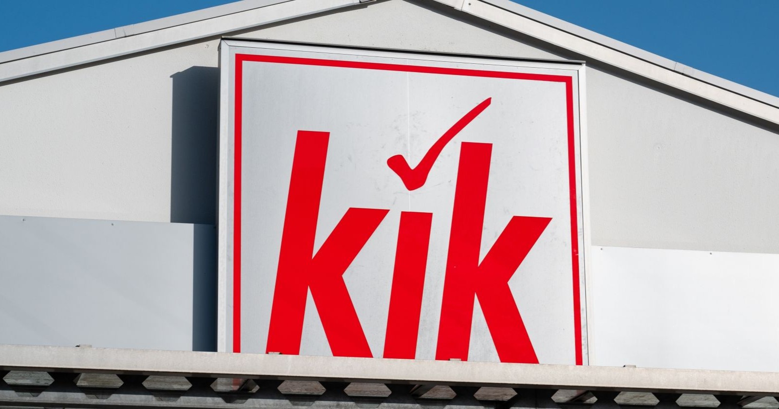 KiK Filiale Logo außen – Rückruf wegen belastetem Trinkglas mit Blei und Cadmium