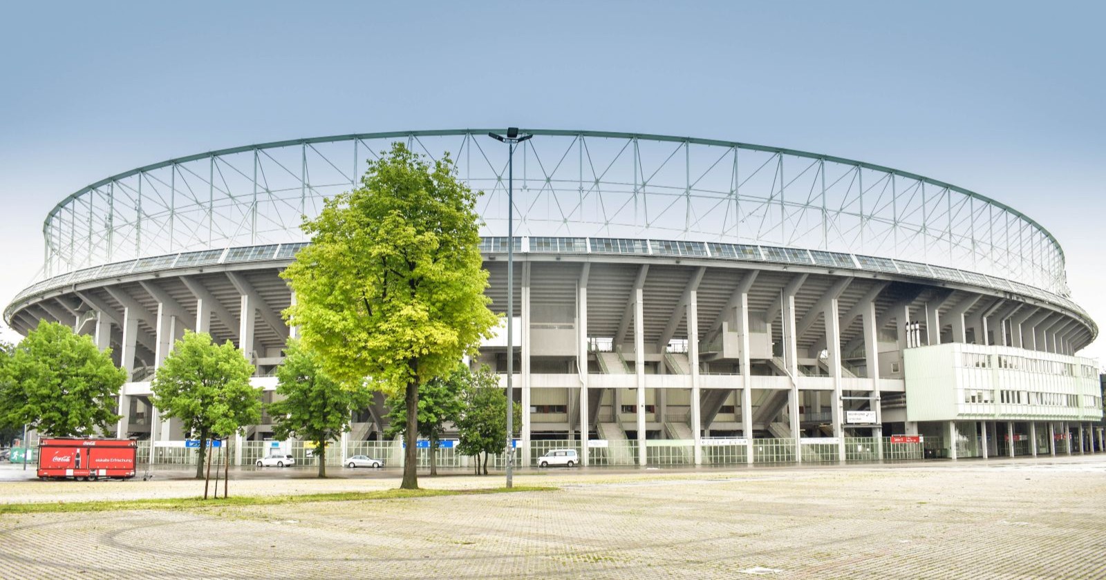 Außenansicht des Wiener Ernst-Happel-Stadions in dem Linkin Park am heutigen Dienstag ein Konzert spielen wird
