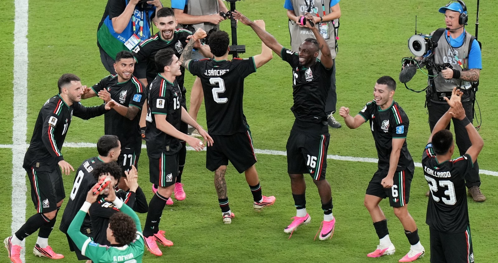 Mexiko besiegt Südkorea mit 1:0.