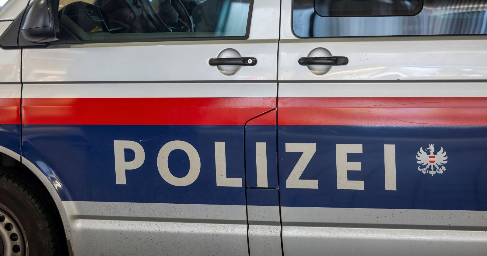 Außenansicht eines Wagens der Wiener Polizei