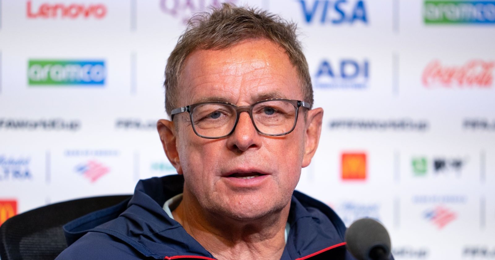 Ralf Rangnick bei einer Pressekonferenz spricht über den WM-Sieg und seinen Brief an Schüler in Österreich