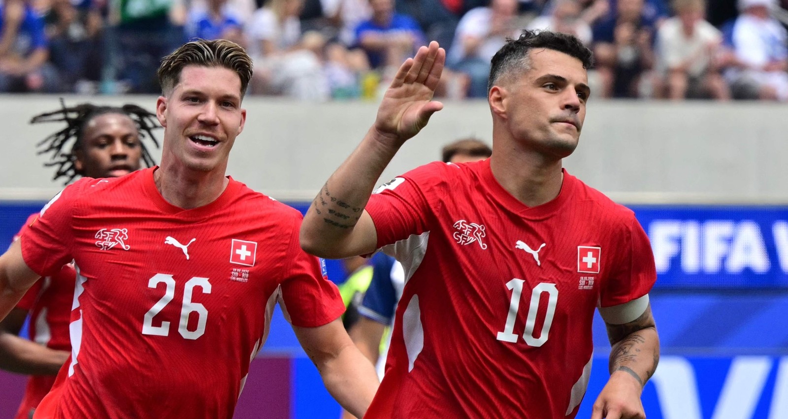 Granit Xhaka jubelt nach seinem Elfer-Tor für Schweiz gegen Bosnien.