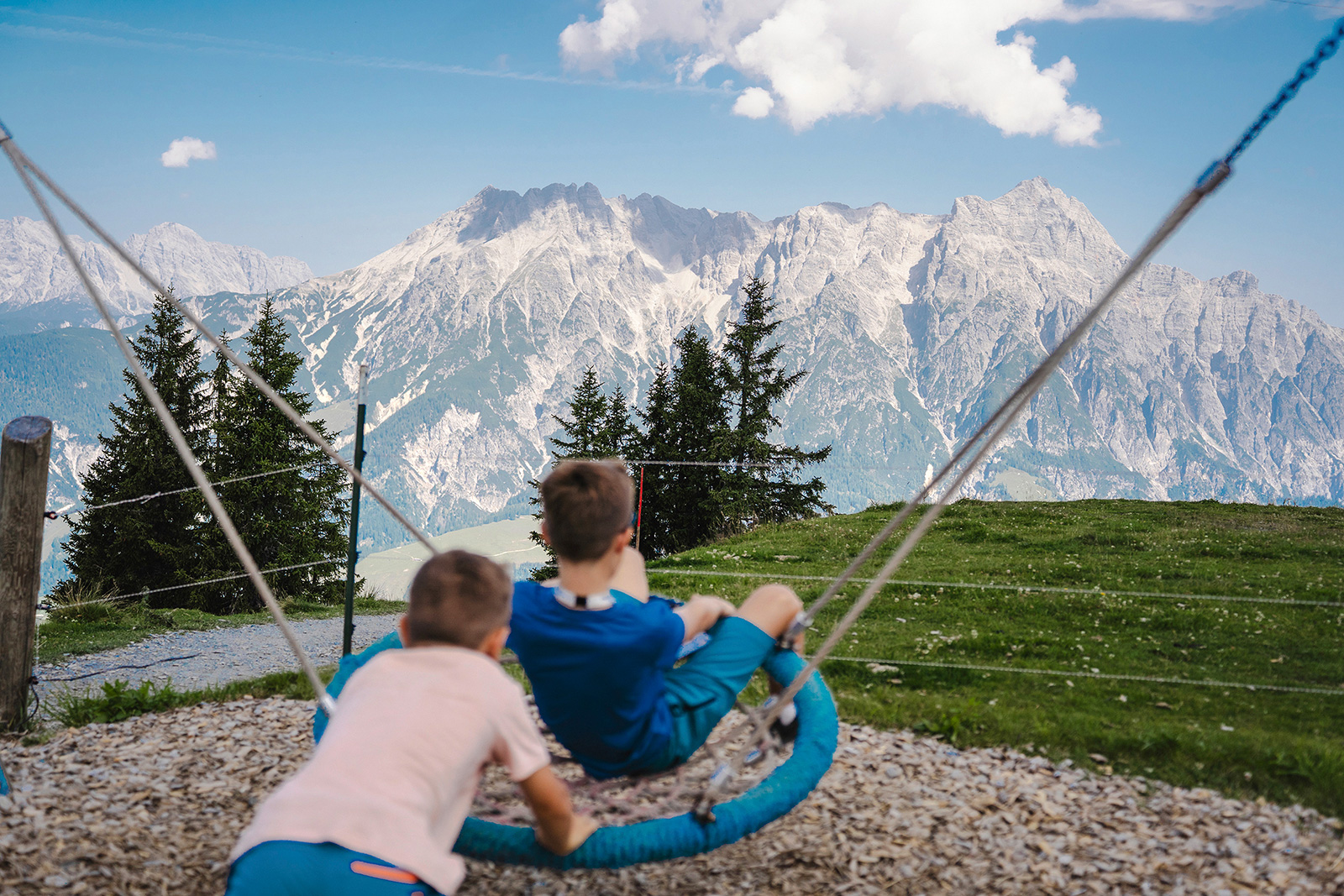 Buben am Kinderspielplatz | Credit: Michael Geißler/saalbach.com