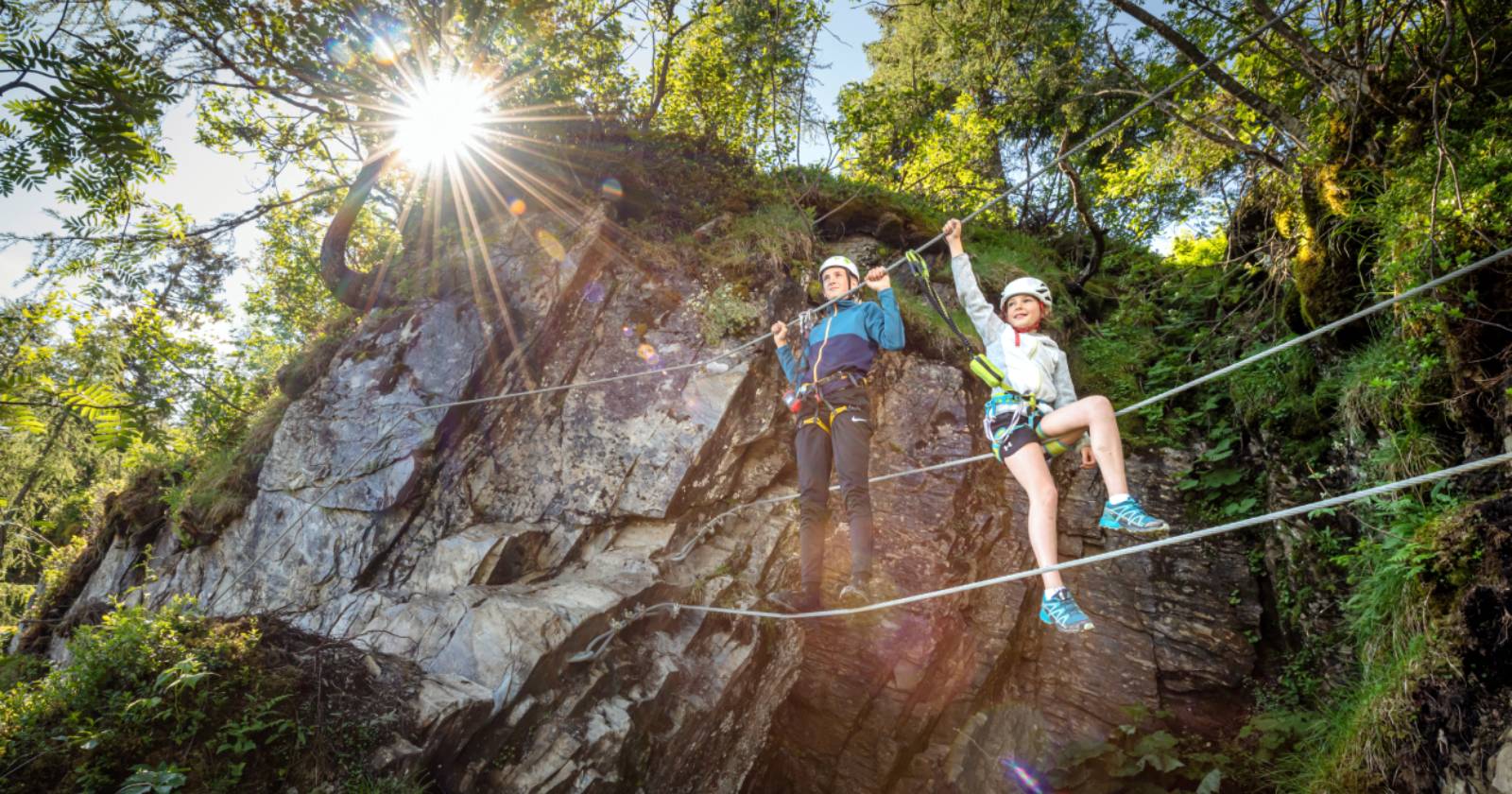 Kinder unterwegs am Klettersteig | Credit: Snow Space Salzburg Bergbahnen