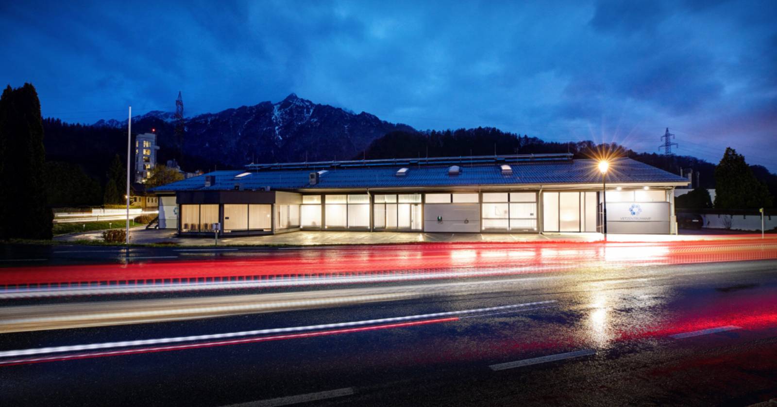 VetZentrum Anif bei Nacht | Credit: David Sailer