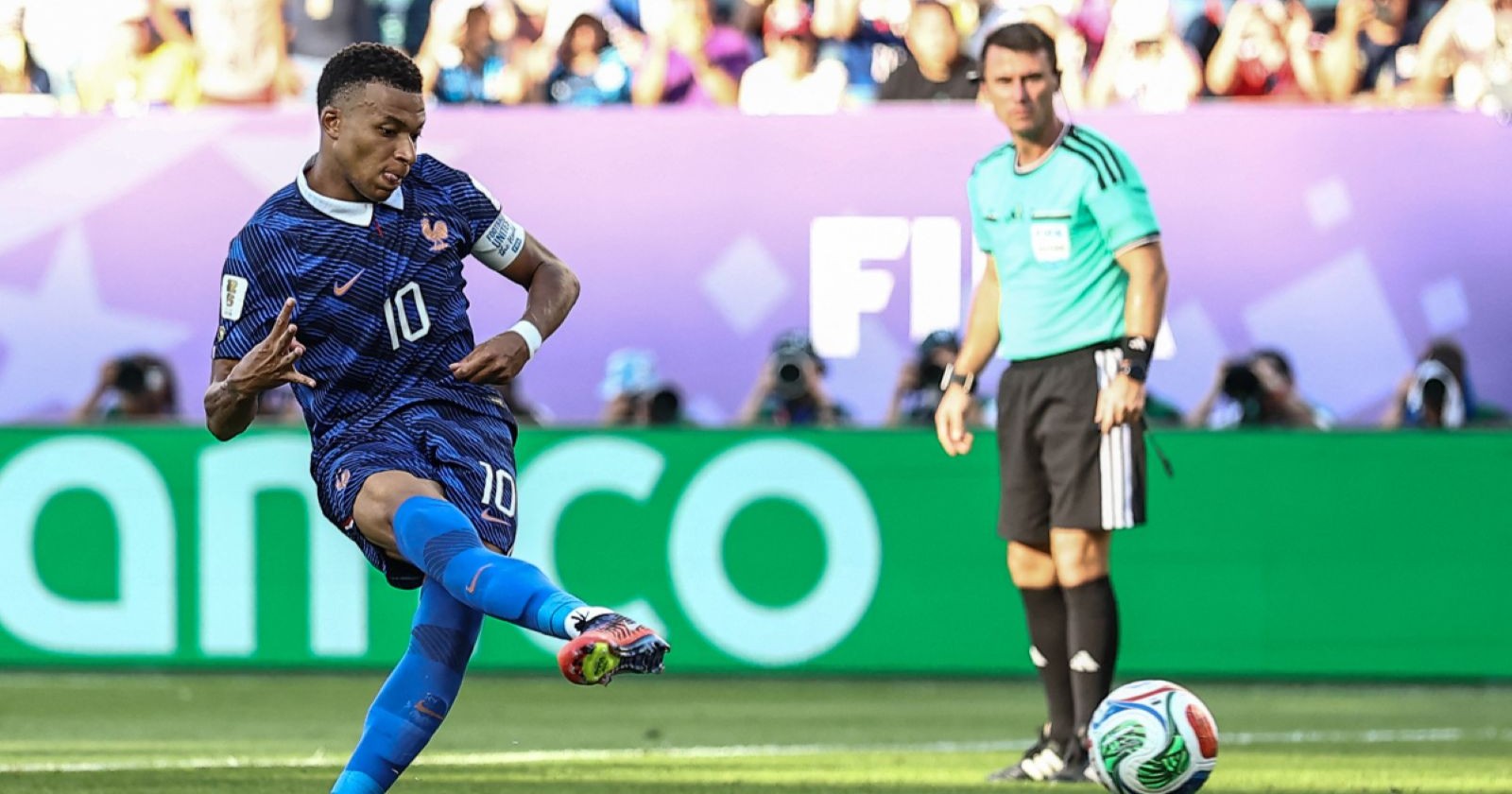 Kylian Mbappe am Fußballfeld.