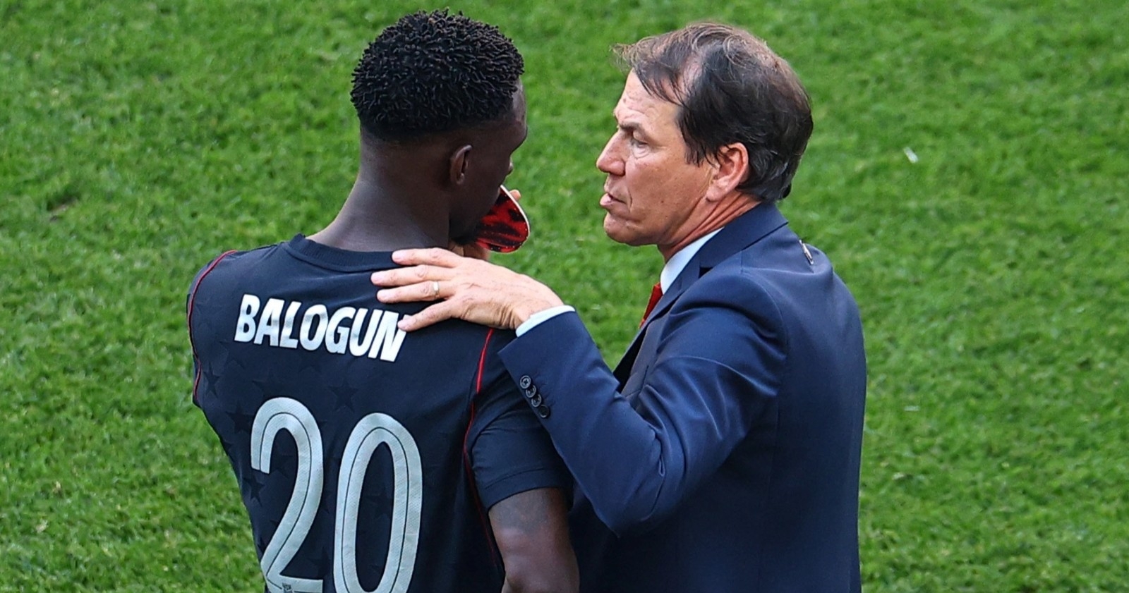 Belgien vs. USA: Folarin Balogun und Rudi Garcia nach Spielende.