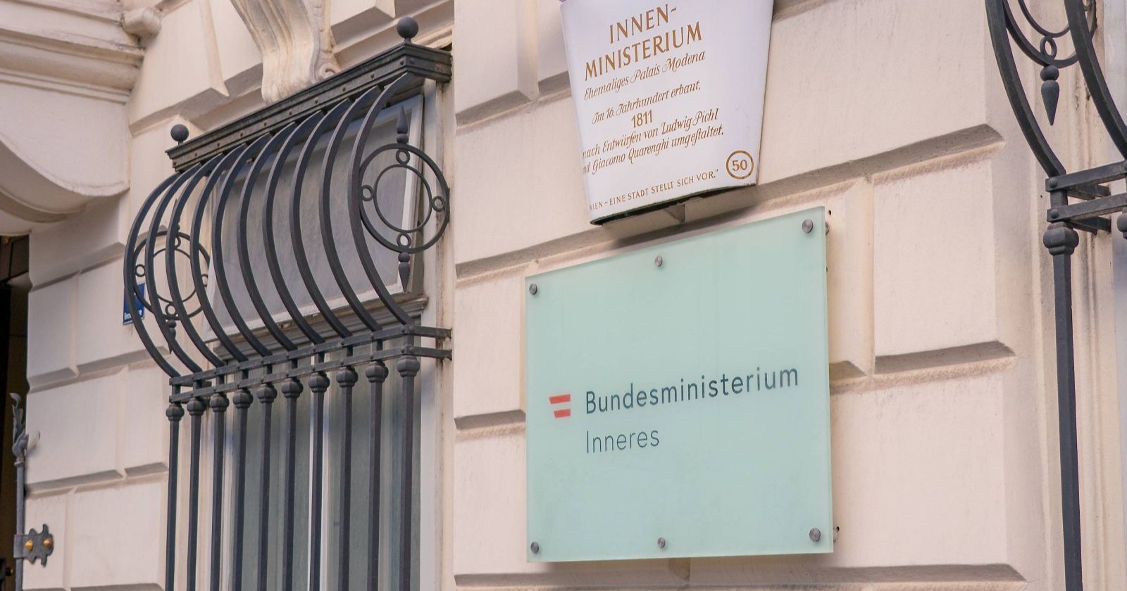 Eingangsbereich des Bundesministeriums für Inneres in Wien. Ein Blackout im Innenministerium führte zu einem Stromausfall und einer vorübergehenden Sperre des Gebäudes.
