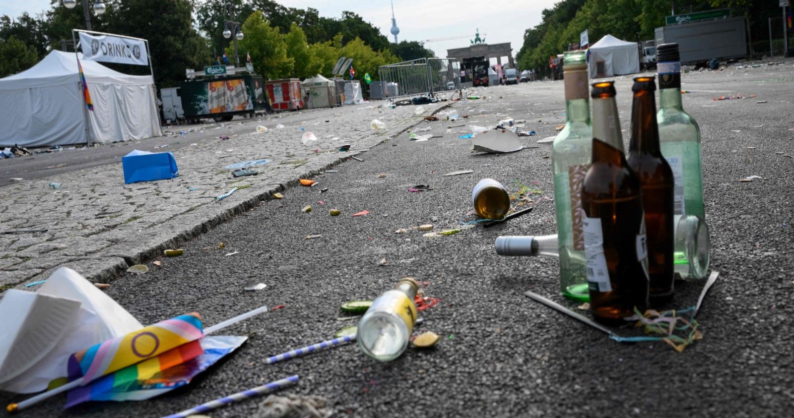 Leere Straße nach dem Anschlag.