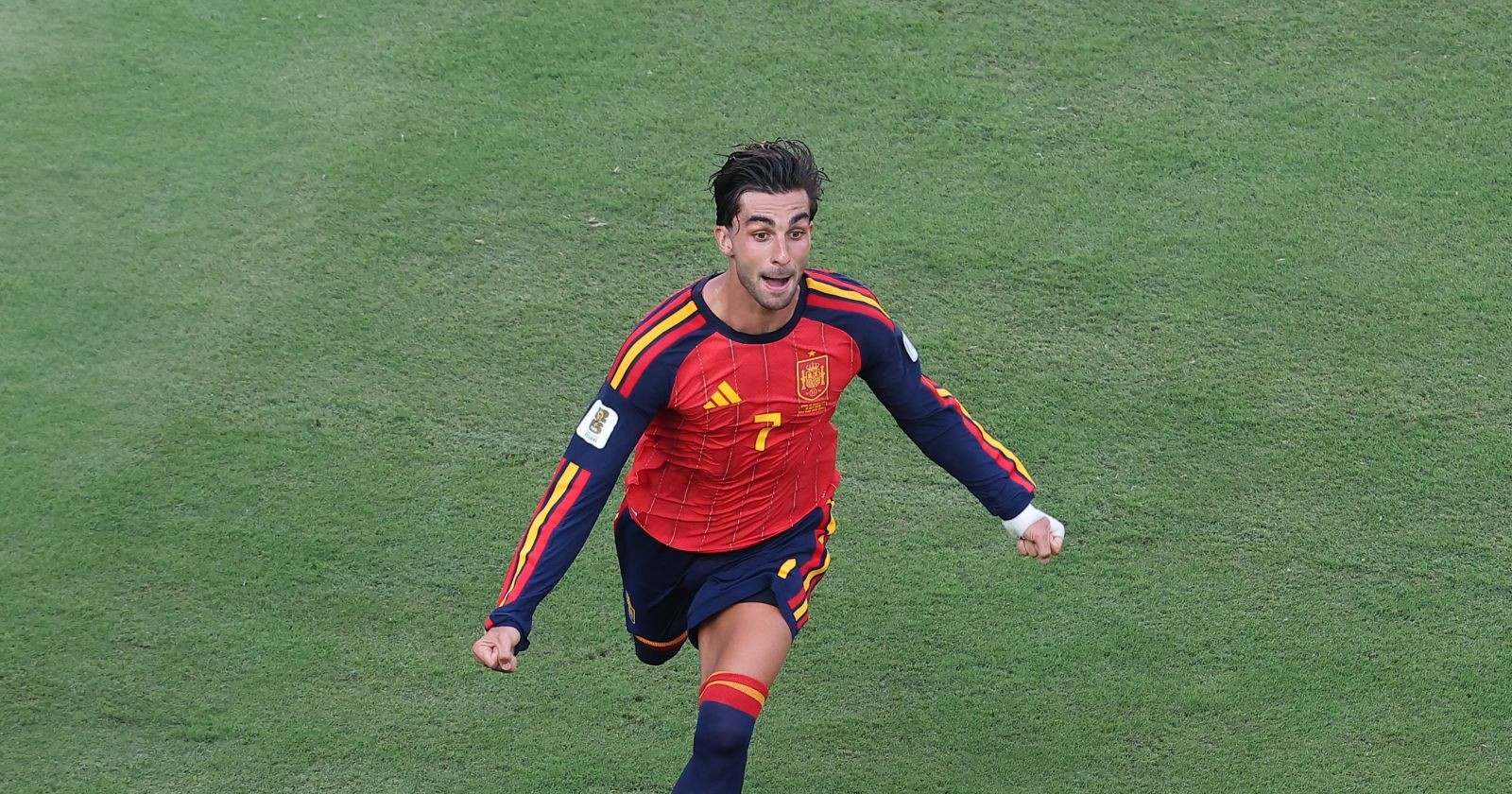 Ferran Torres bejubelt seinen Treffer zum 1:0 gegen Argentinien während des WM-Finales