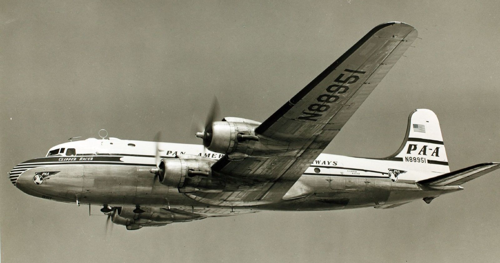 Pan-Am Flugzeug Clipper Endeavour Douglas DC-4 vor Absturz 1952 im Flug historische Aufnahme