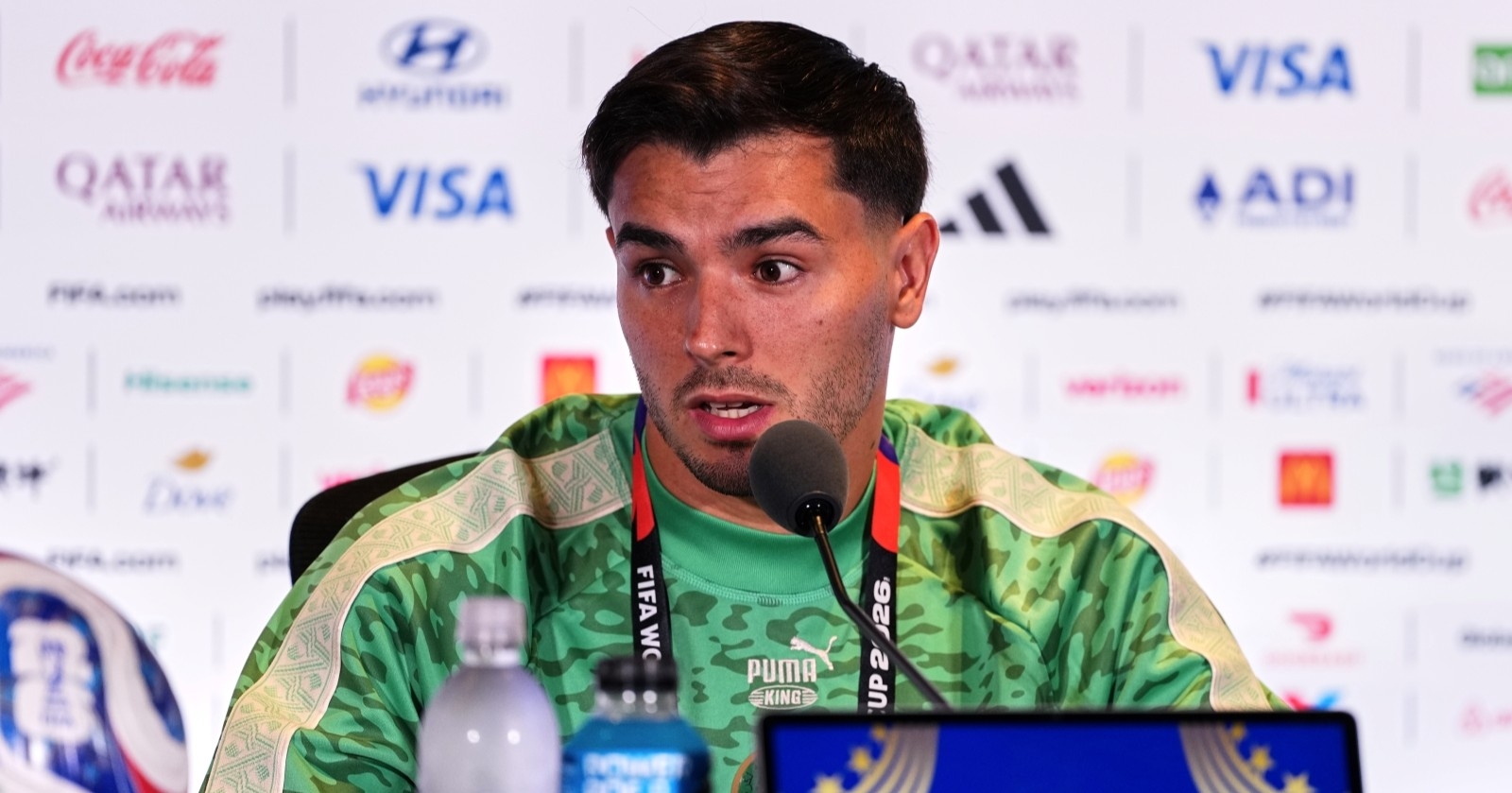 Brahim Díaz musste seine Antwort wegen des Vorfalls unterbrechen.