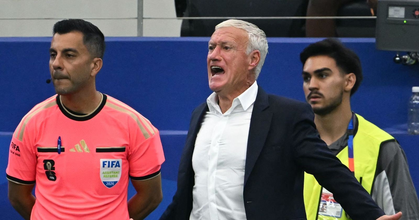 Didier Deschamps beschwert sich beim Schiedsrichter im WM-Halbfinale Frankreich gegen Spanien nach umstrittenem Elfmeter