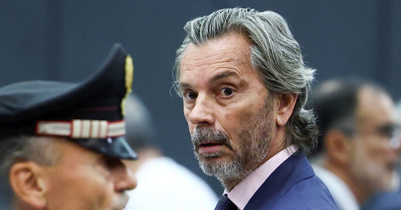 Giovanni Castellucci im Gerichtssaal vor dem Urteil zum Brückeneinsturz der Morandi-Brücke in Genua, bei dem 43 Menschen ums Leben kamen.