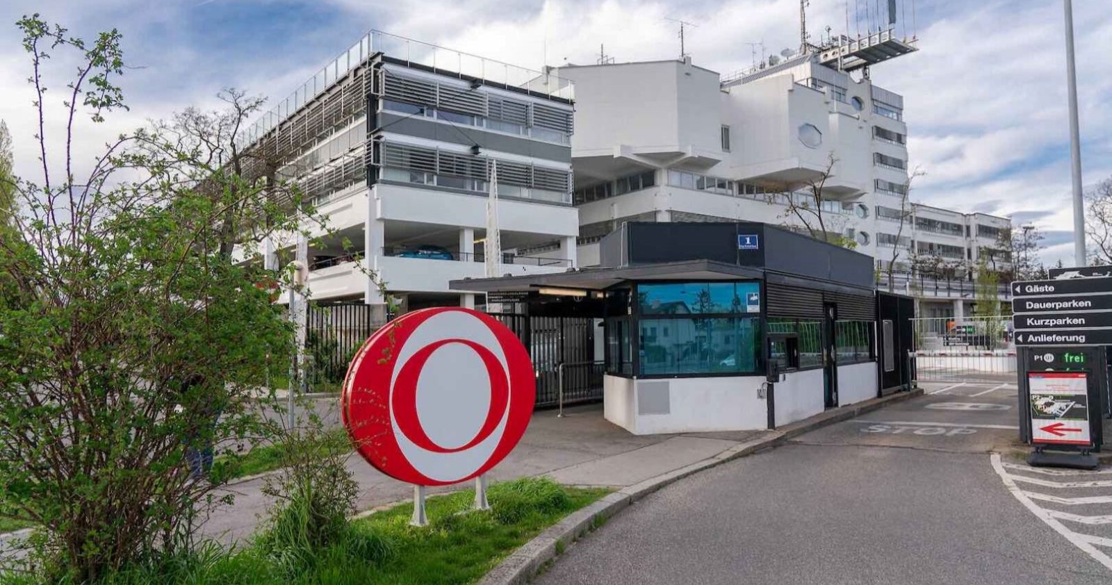 ORF-Zentrale in Wien: Außenansicht des ORF-Gebäudes am Küniglberg, wo Herbert Prohaskas skurriler TV-Moment während der WM 2026 für Diskussionen sorgte.