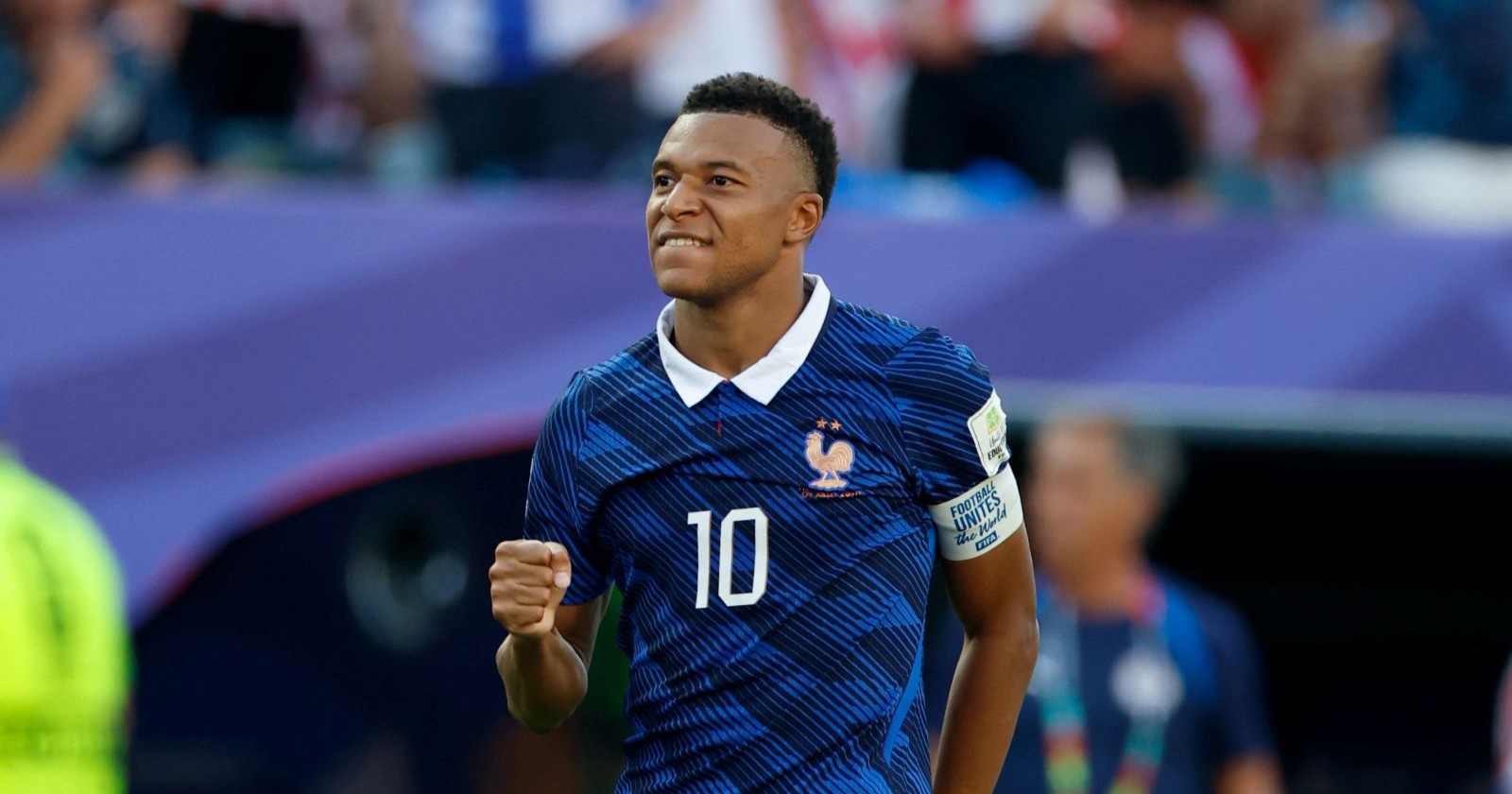 Kylian Mbappé jubelt im Trikot der französischen Nationalmannschaft bei der WM 2026. Der Frankreich-Star sorgt derzeit auch mit Gerüchten um seine angebliche Freundin Ester Expósito für Schlagzeilen.