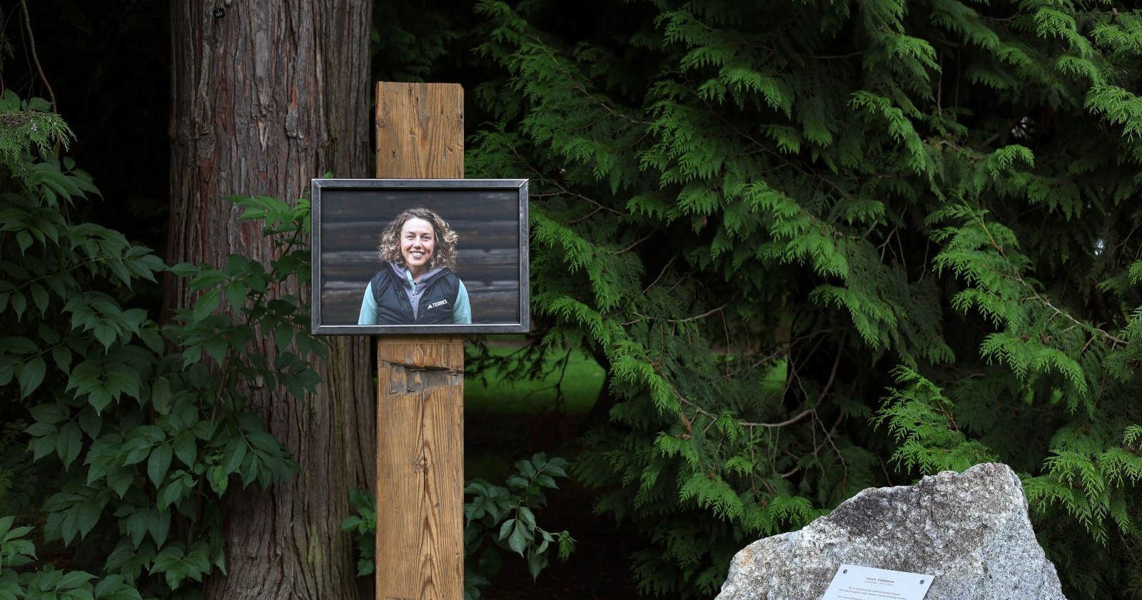 Eine Gedenkstätte für die verunglückte Bergsteigerin und Ex-Biathletin Laura Dahlmeier