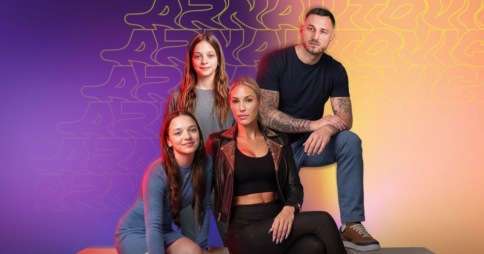 Marko Arnautovic mit Ehefrau Sarah Arnautovic und den Töchtern Emilia und Alicia im offiziellen Promobild zur JOYN- und PULS-4-Doku „Team Arnautovic“.