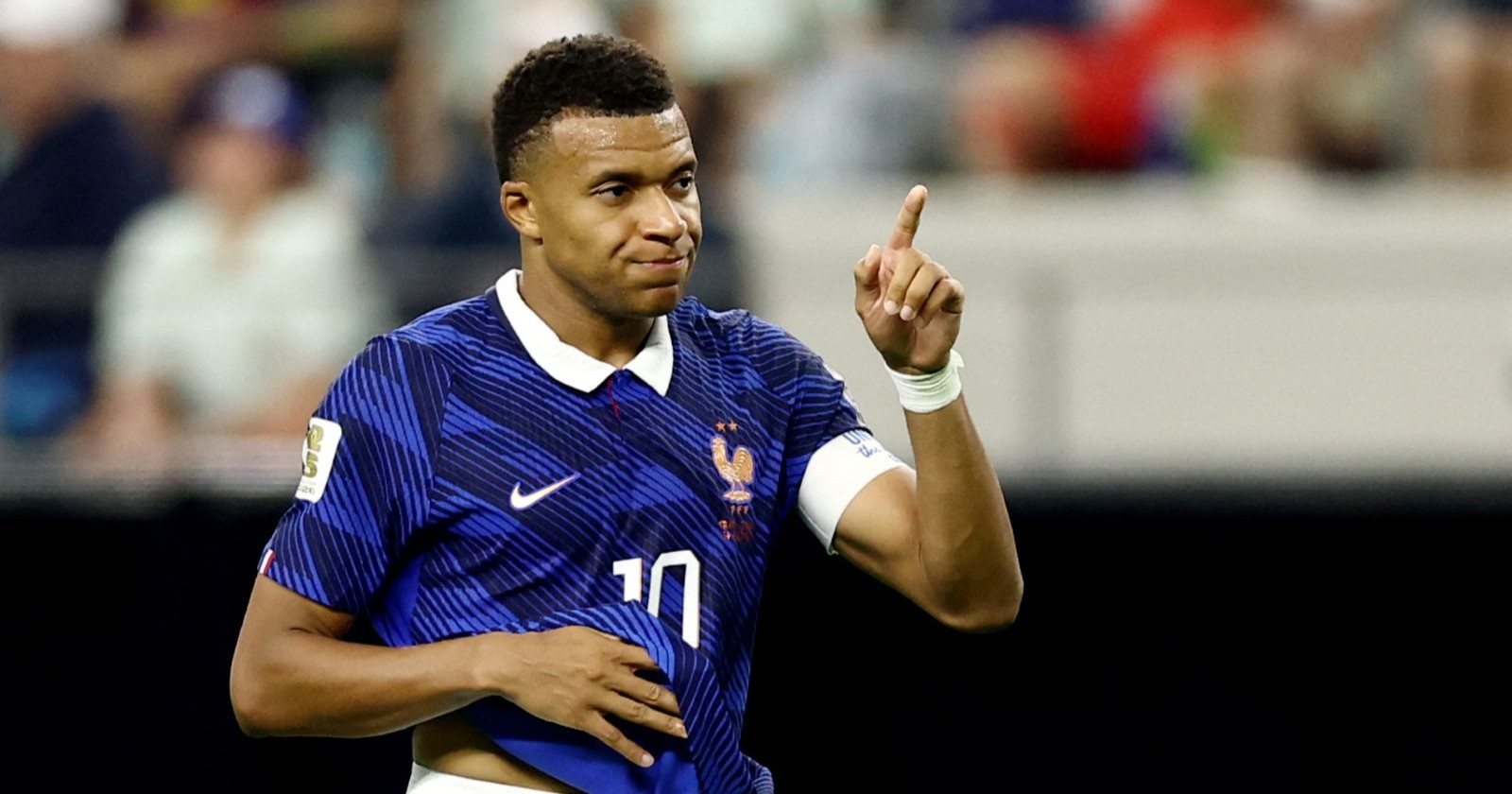 Kylian Mbappé im Trikot der französischen Nationalmannschaft bei der WM 2026. Der Superstar spendet seit Jahren seine gesamte WM-Prämie für wohltätige Zwecke.