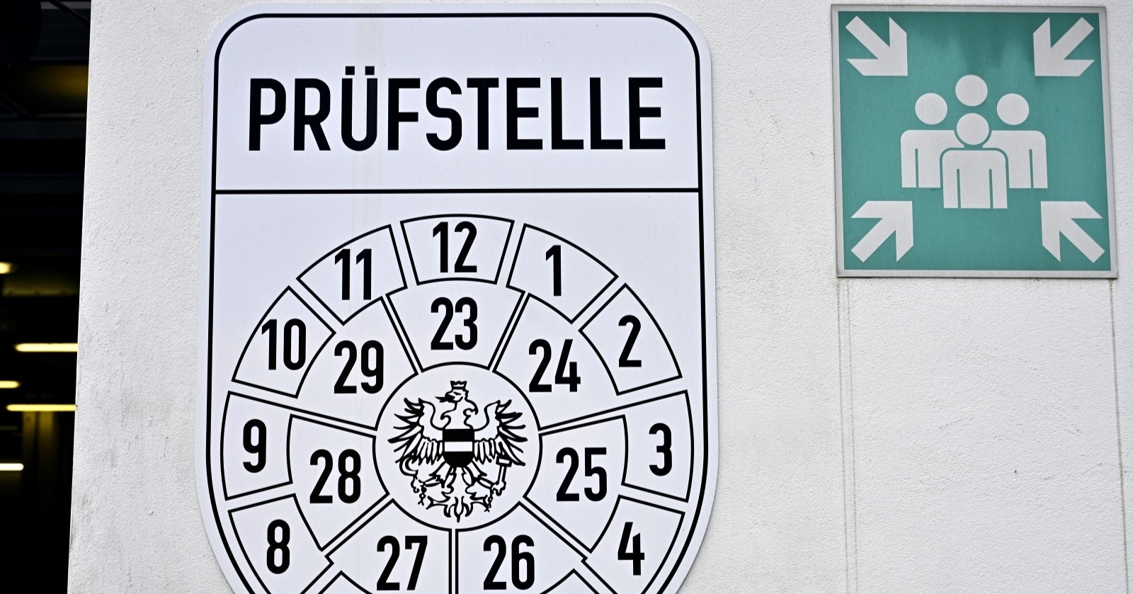 Pickerl in Österreich: Neue §57a-Regel bringt Autofahrern Erleichterung.