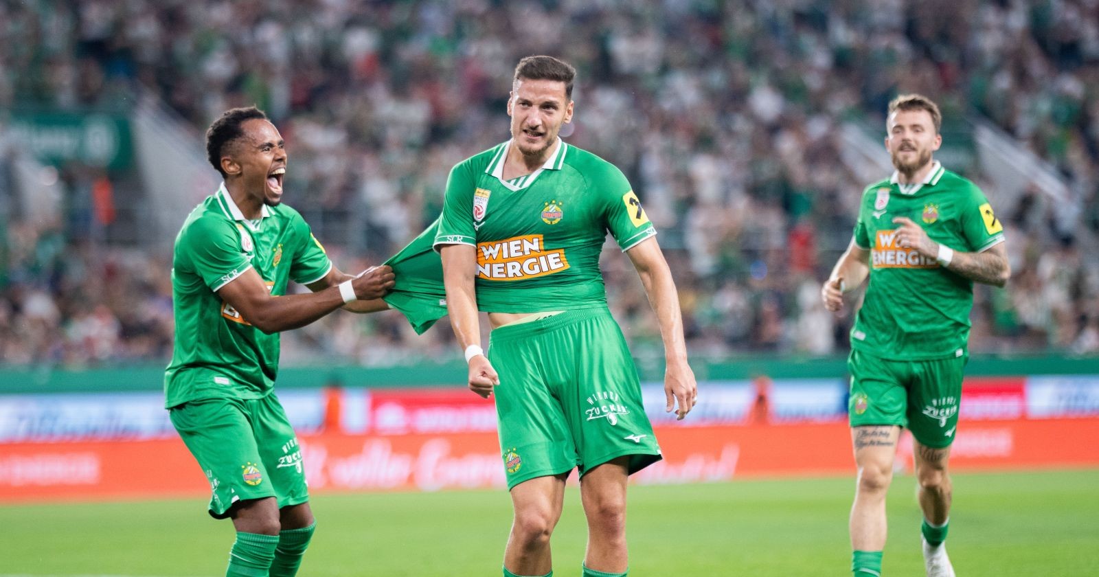 Ercan Kara vom SK Rapid Wien jubelt im Allianz Stadion über ein Tor