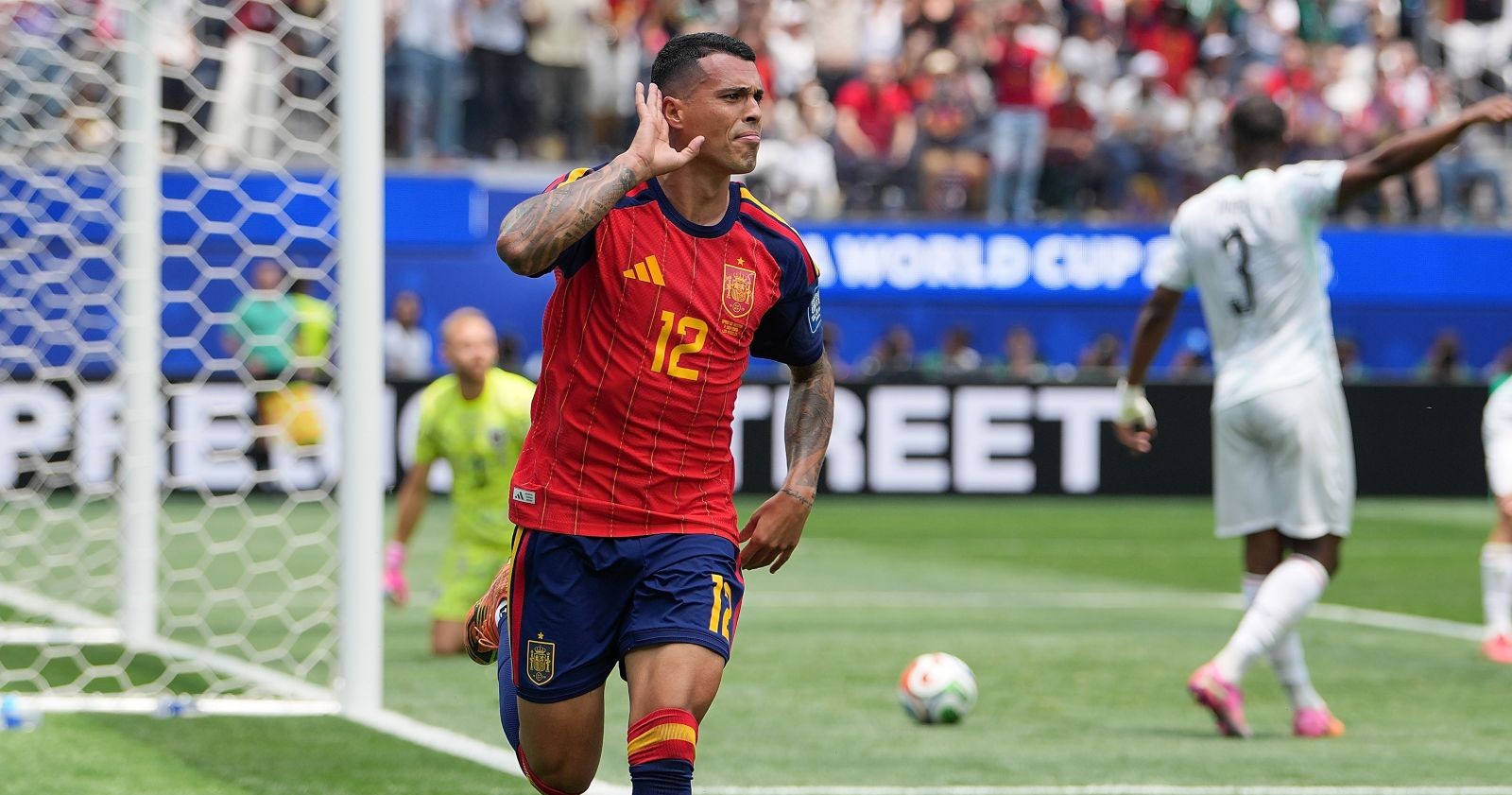 Pedro Porro jubelt nach seinem Treffer zum 2:0 während des WM-Spiels von Spanien gegen Österreich