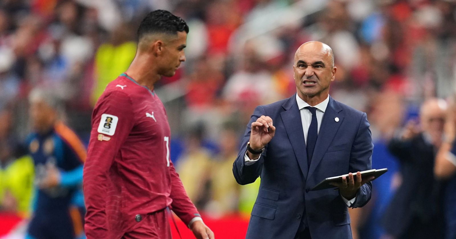Roberto Martinez spricht mit Cristiano Ronaldo während des WM-Spiels Portugal gegen Spanien 2026