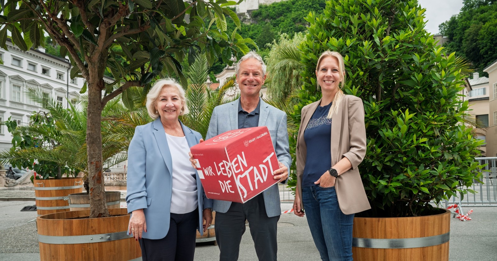 Neue Stadtoase: Stadträtin Andrea Brandner, Amtsleiter der Stadtgärten Christian Stadler und Abteilungsvorständin MA 7 Stefanie Kritzer (v. li.).