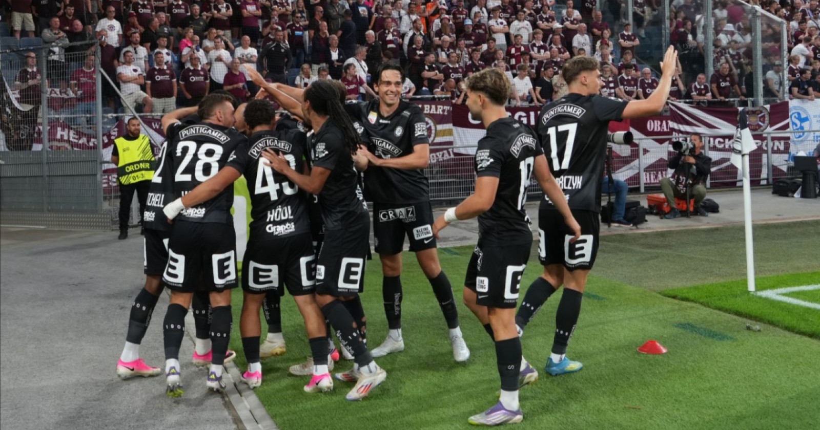 Sturm Graz Spieler jubeln nach Tor gegen Hearts Champions League Qualifikation Liebenau Fußball Österreich