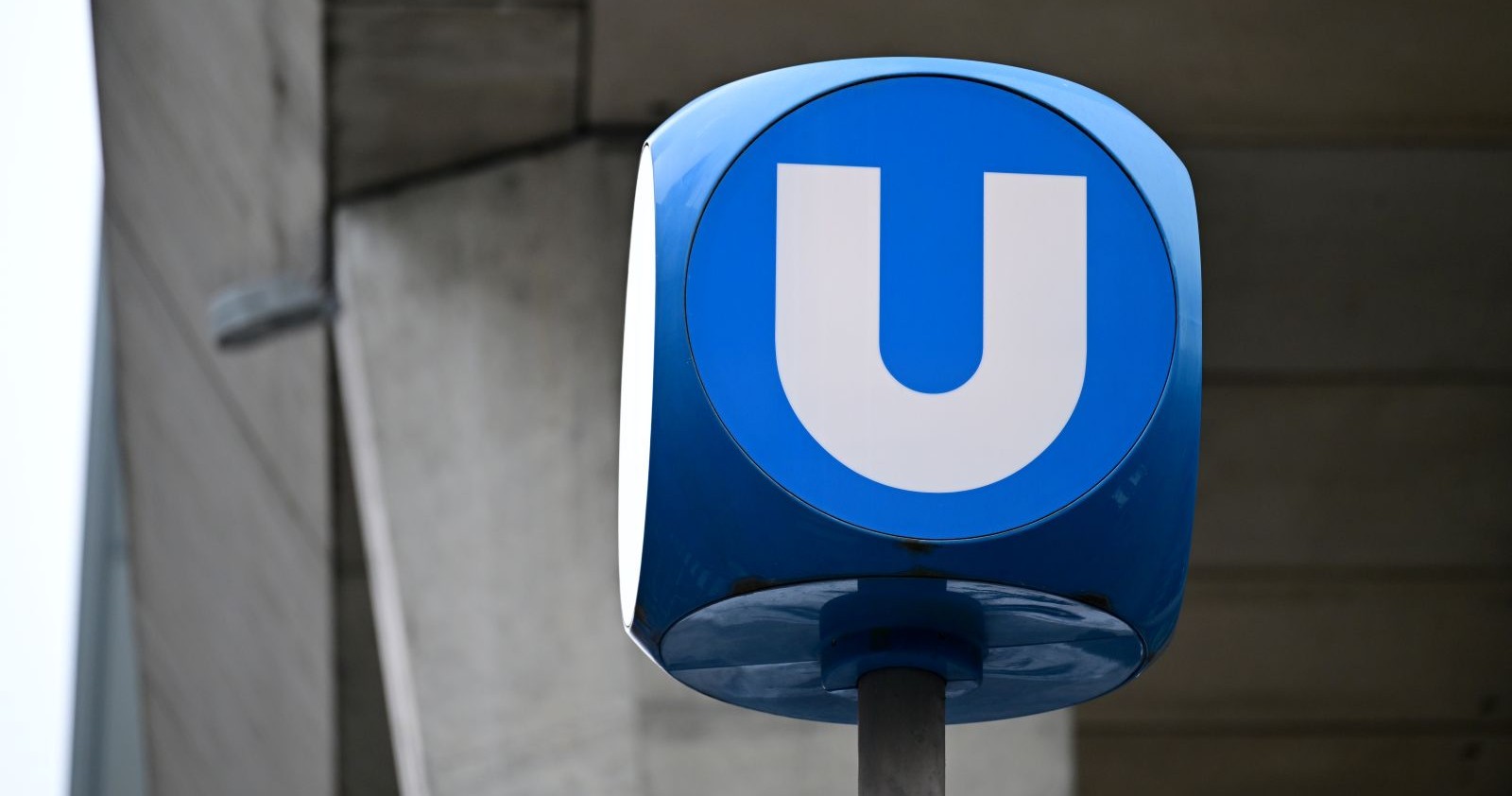 Das große "U"-Symbol für eine U-Bahn-Haltestelle