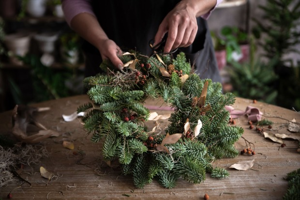Adventkranz basteln | Credit: iStock.com/chatsimo