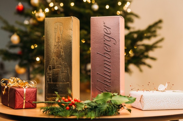 Sektflasche im Weihnachtskarton