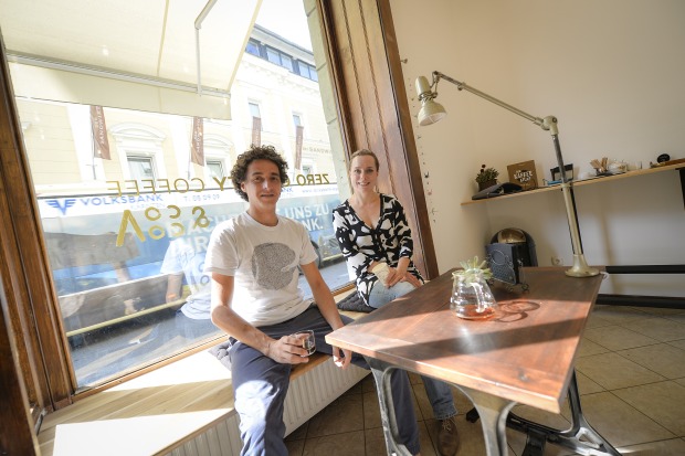 Petra Köfer &amp; Markus Ogris in ihren Lokal | Credit: Helge Bauer
