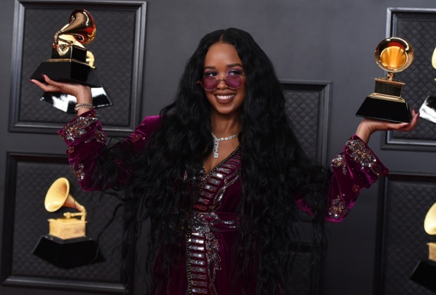 H.E.R. wurde für den "Besten Song" geehrt | Credit: Jordan Strauss / AP / picturedesk.com