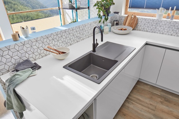 Schwarzer Wasserhahn | Credit: Villeroy &amp; Boch