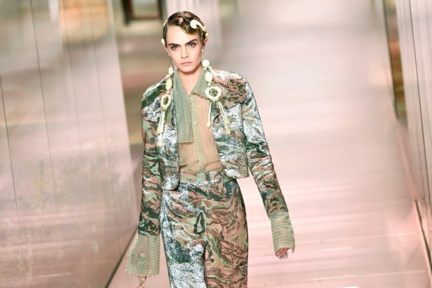 Cara Delevigne präsentiert die neue Sommerkollektion von Fendi | Credit: STEPHANE DE SAKUTIN / AFP / picturedesk.com