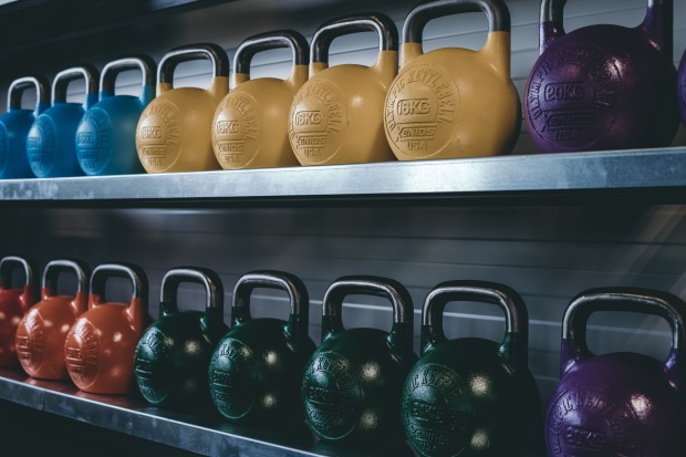 Kettleballs in einer Reihe